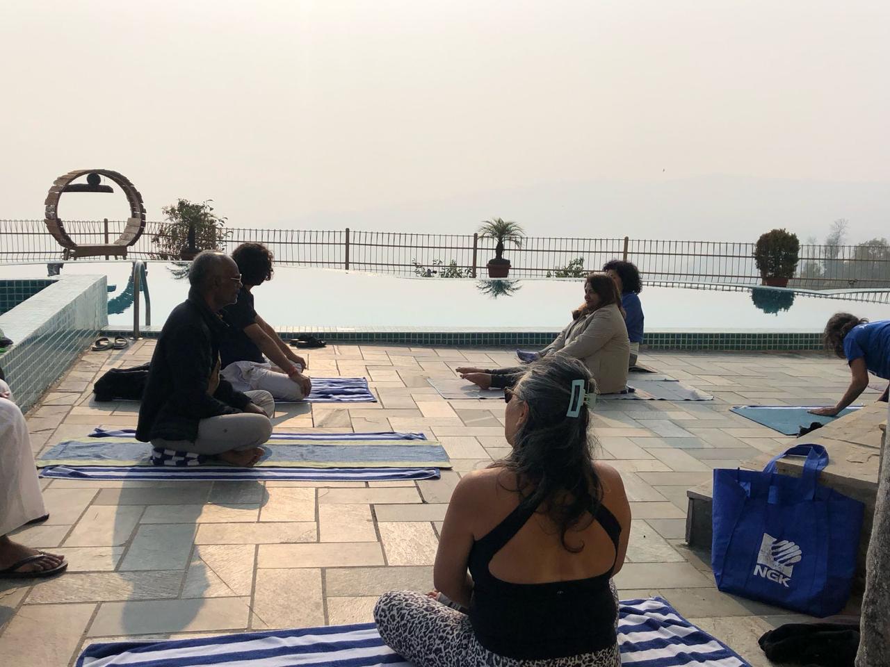 Read more about the article Choosing the Right Yoga Course in Rishikesh: A Student’s Guide